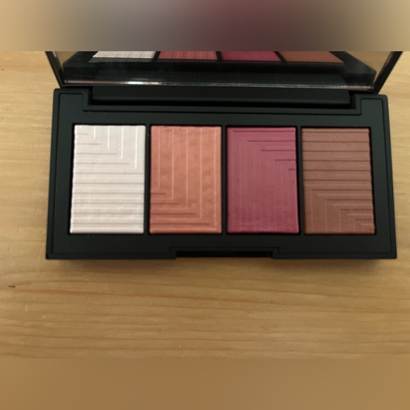 NARS: NARSissist Dual-Intensity Cheek Palette 🤎 - Picture 3 of 10